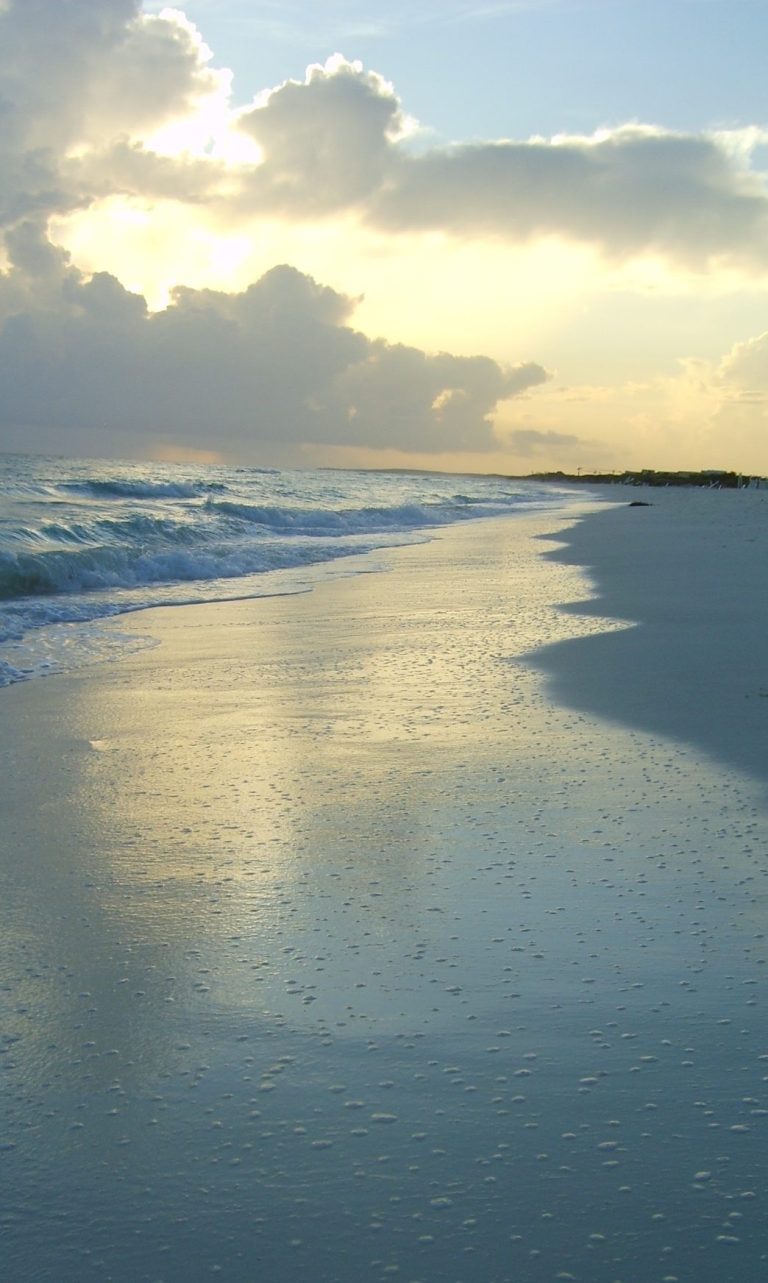 Sandy Beach in Cuba (ianjmayer.co.uk)